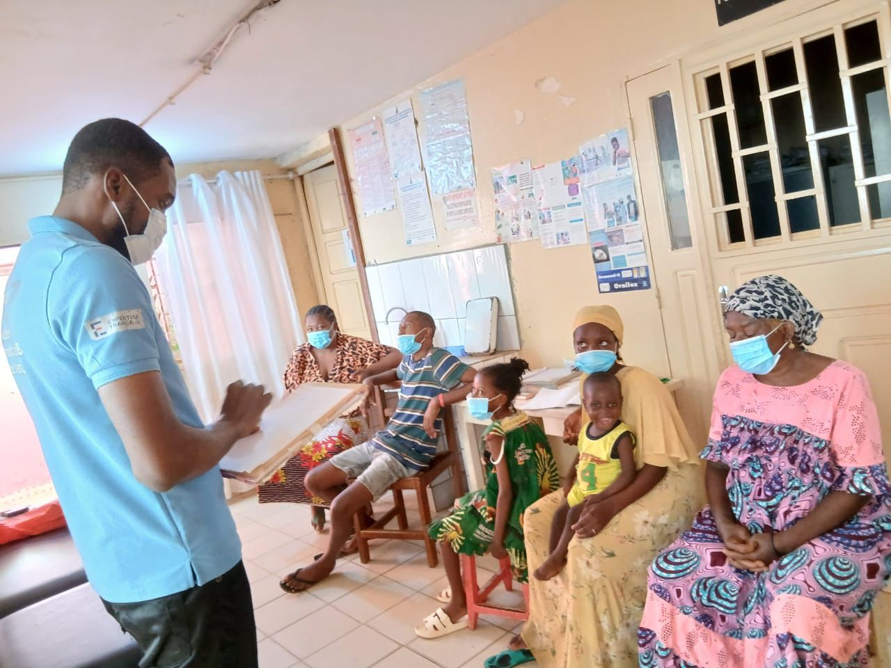 FONDATION CHANTAL BIYA : CAUSERIE EDUCATIVE AU CENTRE MÈRE ET ENFANTS ENTRE TB CHAMPOINS ET LES PATIENTS TB-MR